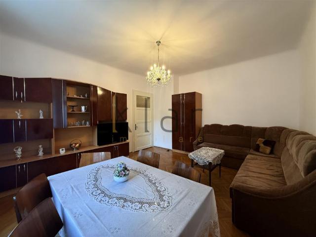 Inchiriere apartament la casa are curte si garaj zona hotel Napoca
