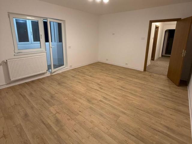 Inchiriere apartament semimobilat 2 camere proaspăt renovat decomandat
