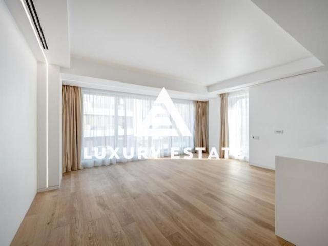 Inchiriere apartament penthouse cu 4 camere si terasa de130 mp zona Aviatorilor Kiseleff