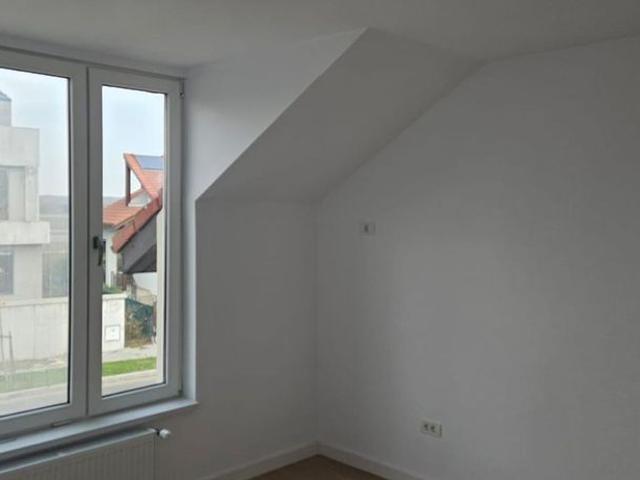 Inchiriere duplex D+P+1 cinci camere 112mp teren 270mp Baneasa