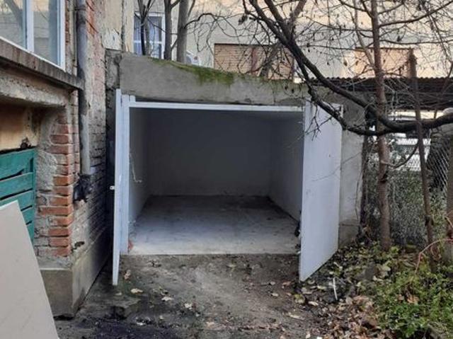 Inchiriere garaj in curte in zona P 700
