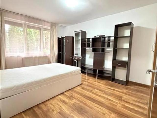 Inchiriere garsoniera in bloc de apartamente,Centrul Civic,decomandata