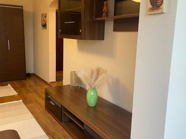 Inchiriere garsoniera spatioasa zona Piata Alba iulia Bucuresti