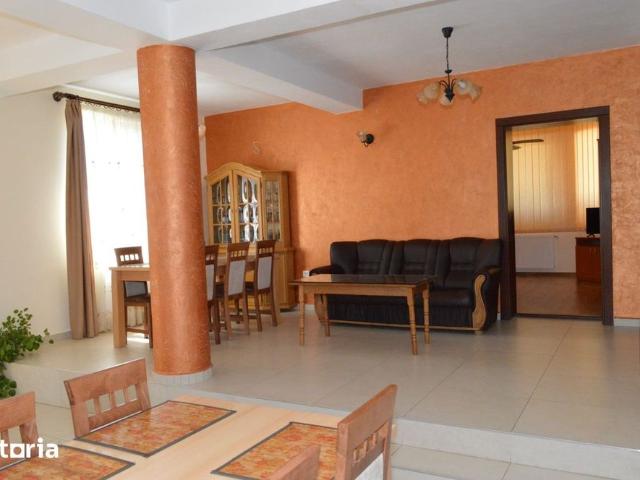 Închiriere proprietate 500 mp – 8 camere cu baie proprie – mobilată