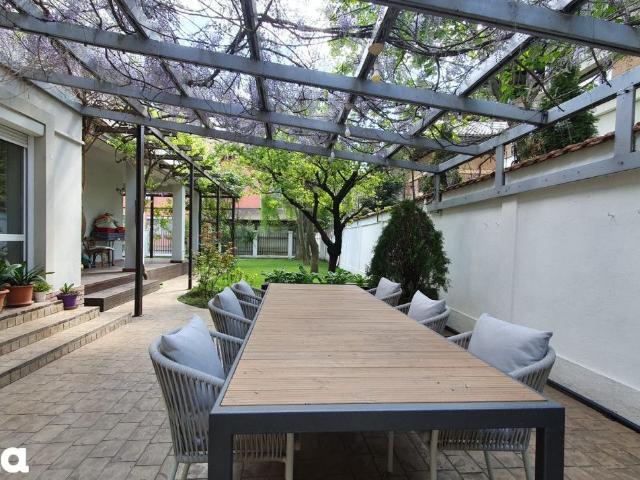 Inchiriere vila cu gradina spendida, 7 camere Iancu Nicolae British