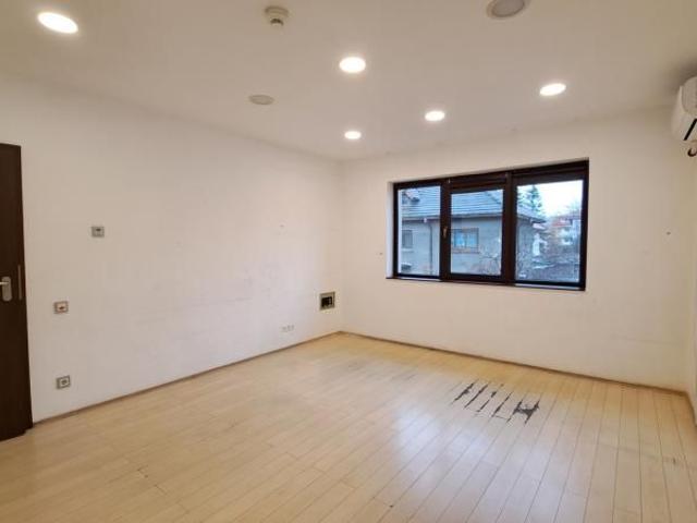 Inchiriere Vila D+P+1+M 280mp, Decebal, curte generoasa