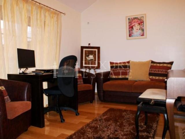 Inchiriere vila duplex mobilata 3 dormitoare complex cu piscina Pipera