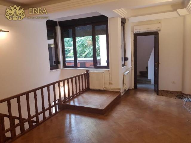 Inchiriere vila office