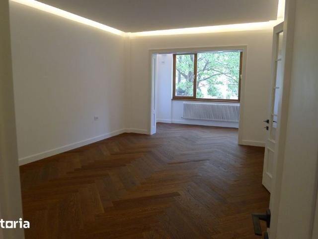 Inchiriere vila renovata D+P+1 Cotroceni metrou Eroilor ideala firma