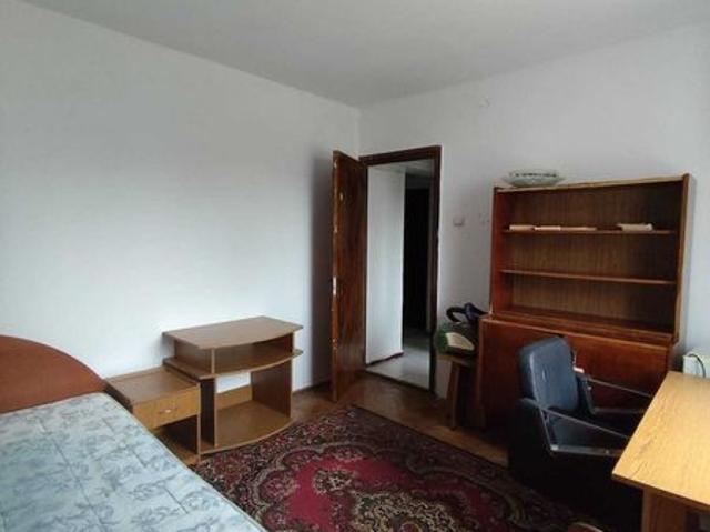 Inchiriere 1 camera in ap 3 camere Baiat Piata Alexandru 600 lei