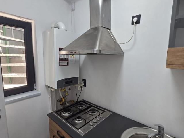 Inchiriere 2 camere, are curte interioara