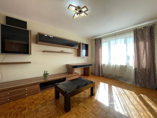 Închiriere 2 camere, central, 2 locuri de parcare