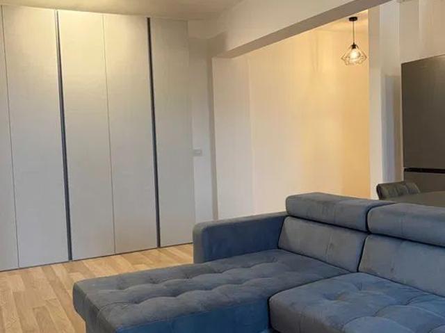 Inchiriere 2 camere, zona South Side, cu loc de parcare