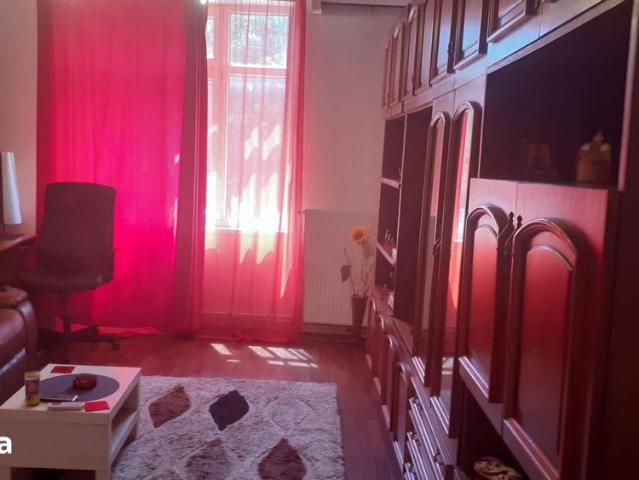 Inchiriere 3 camere in vila