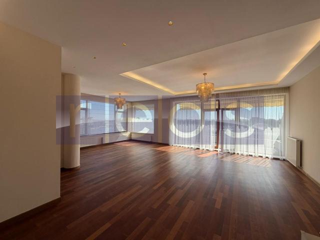 INCHIRIERE 4 CAMERE LUX | 200MP | NEMOBILAT | LOC PARCARE | VEDERE LAC