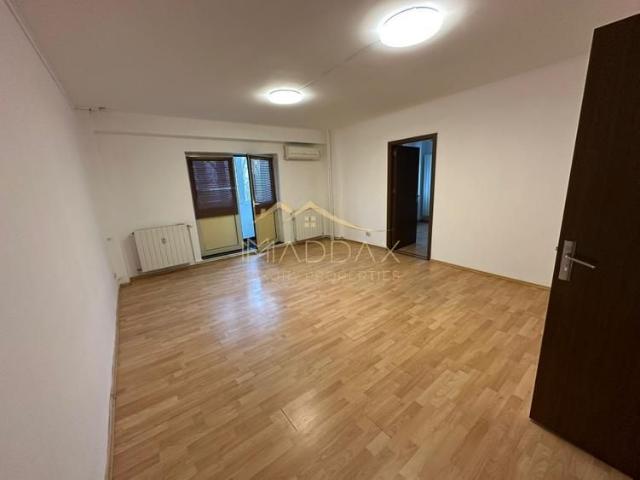 Inchiriere 4 camere/Ultracentral/Rond Alba Iulia/Pretabil firma