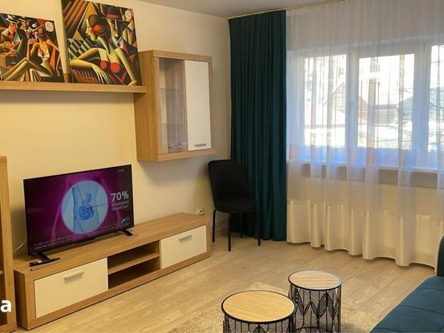 Inchirieriez apartament, 1 mai, 3 camere, etajul 1