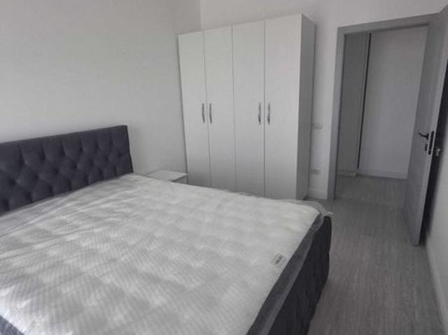 Inchiriez 3 camere bloc nou