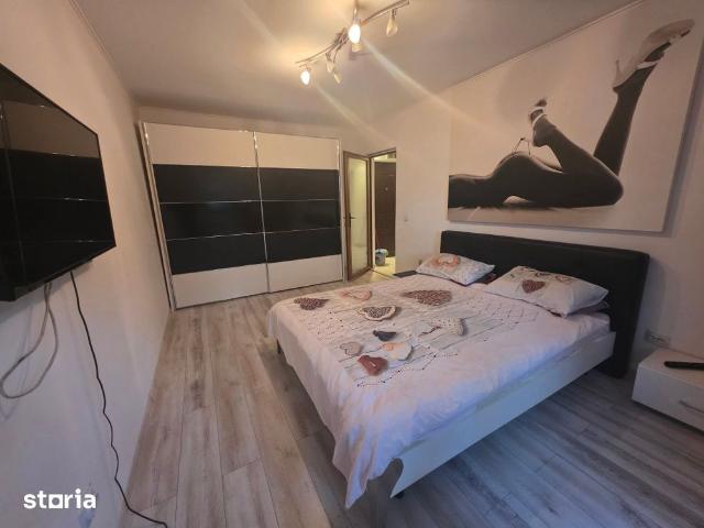 Inchiriez 3 camere Grivitei pet friendly parter
