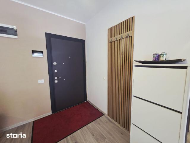 Inchiriez 2 camere open space zona Coresi Triaj