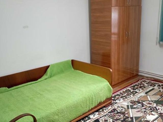Inchiriez camera cu baie la vila Bucium