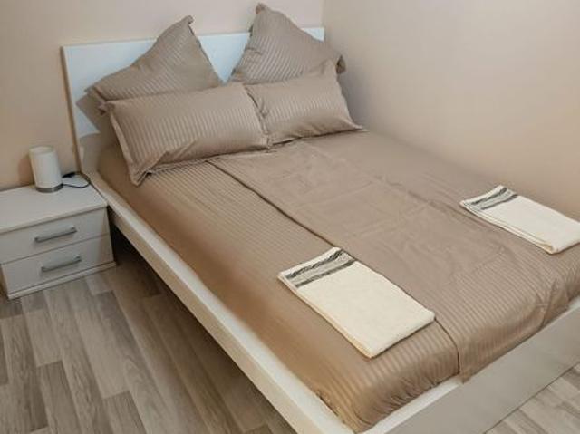 Inchiriez camera in regim hotelier cu terasa