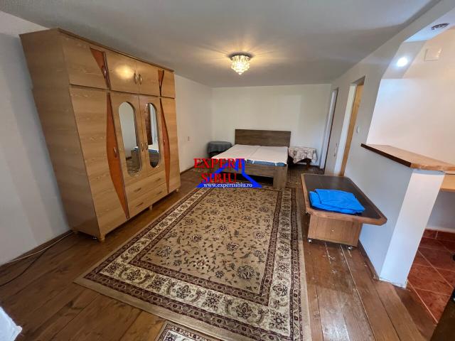 ÎNCHIRIEZ CASĂ TIP DUPLEX – 4 CAMERE DECOMANDATE – ZONA TREI STEJARI