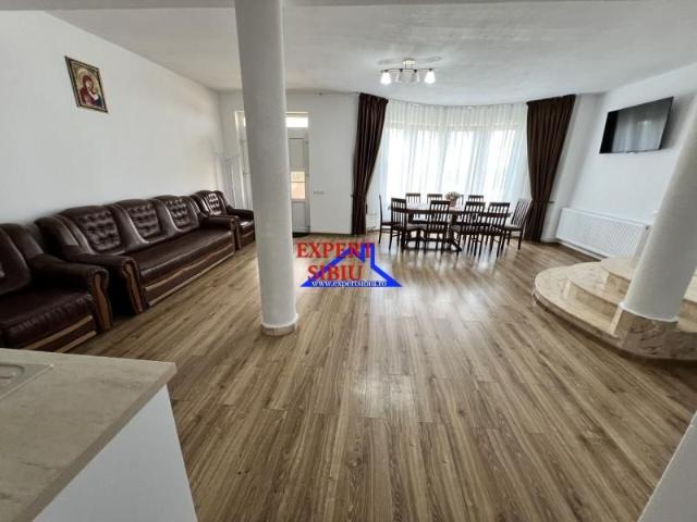 Inchiriez casa 5 camere, singur in curte Gura Raului, Sibiu