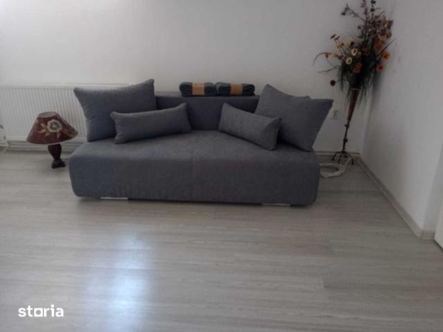 Inchiriez casa 6 camere in cartierul Gara Veche Piatra Neamt