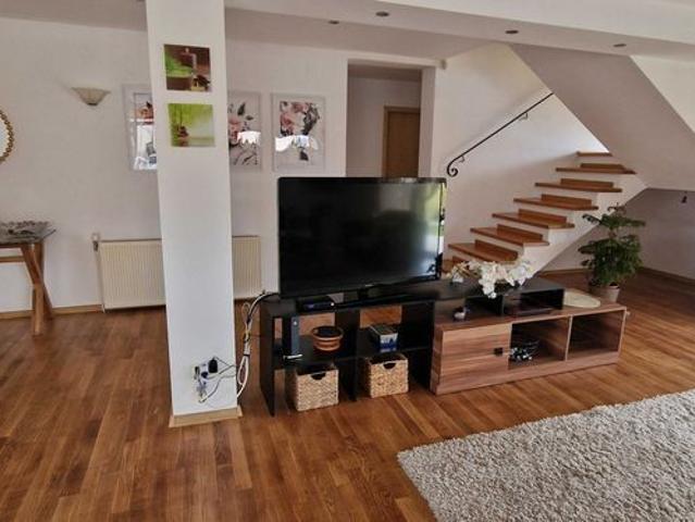 Inchiriez casa 250 mp,3 dormitoare,garaj,curte spatioasa