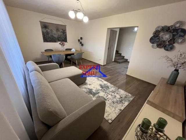 Inchiriez casa 3 camere decomandate tip duplex, zona Calea Cisnadiei