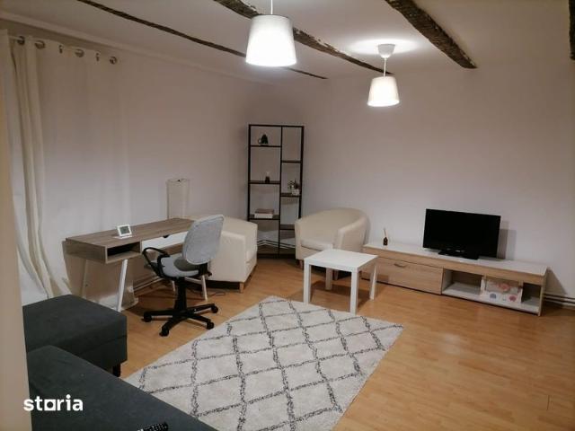 Inchiriez casa cu 2 camere