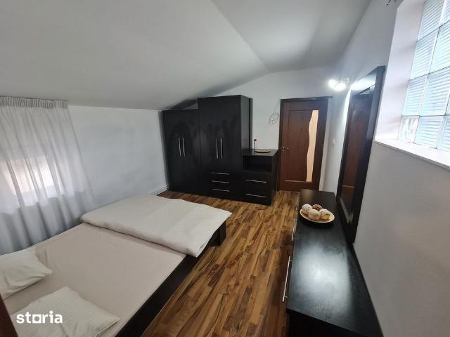Inchiriez Casa moderna cu 4 camere în zona Centrala, parcare in curte