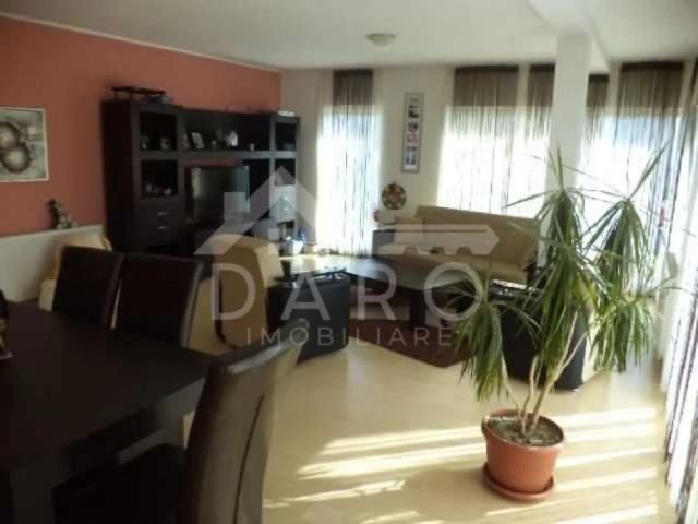 Inchiriez casa noua 7 Noiembrie / Nordului panouri solare si AC