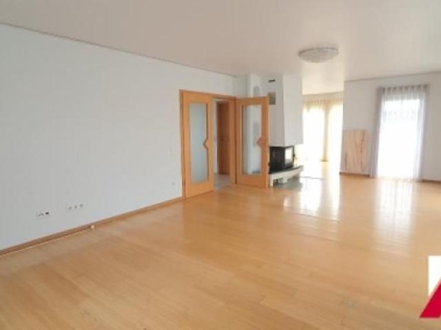 Inchiriez casa singur in curte, 5 camere, zona Selimbar
