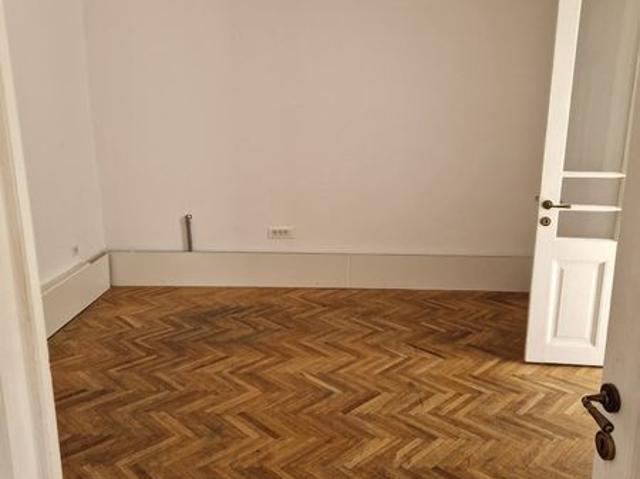 Închiriez casa spatiu comercial la intrarea in Piata Centrala Craiova