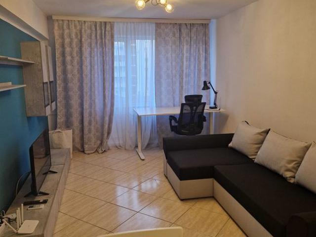 Inchiriez ap2 camere decomandate, ultracentral Craiova, bl Patria, et2