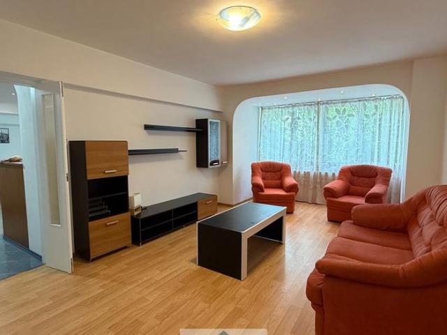 Inchiriez apt. 2 cam. Piata Unirii Fantani,3 min. metrou,Bd. Unirii 18
