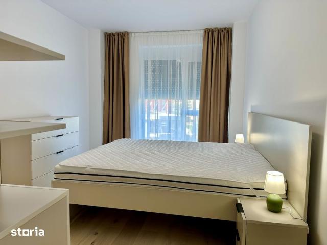Închiriez apt 2 camere central parcare