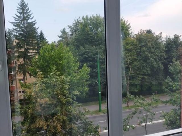Închiriez ap 3 camere ne mobilat