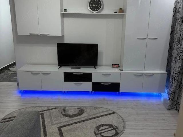 Închiriez Ap 2 cam Central FF curat