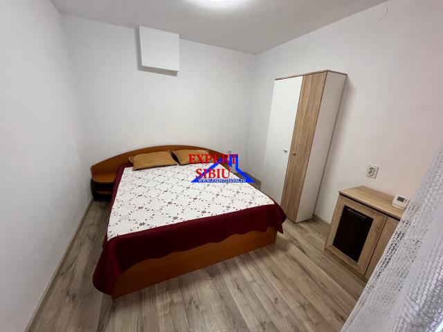INCHIRIEZ ap.2 camere decomandat la casa,renovat, zona P ta Cluj