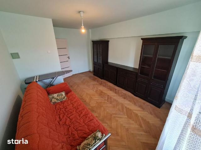 Inchiriez ap. 2 camere Decomandat Pe Bulevard Centrala,Clima