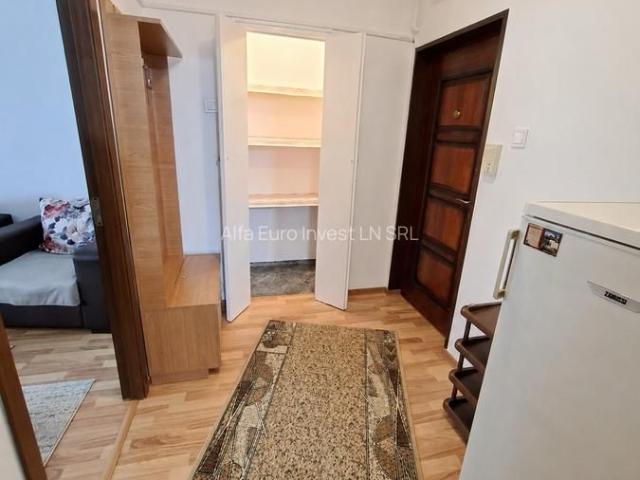 Inchiriez ap 2 camere zona Vlahuta etaj intermediar, disponibil imediat