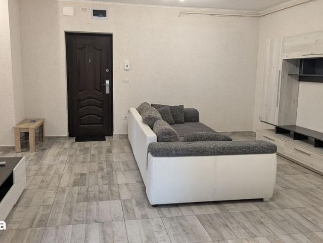 Inchiriez ap in bloc nou, in centru!