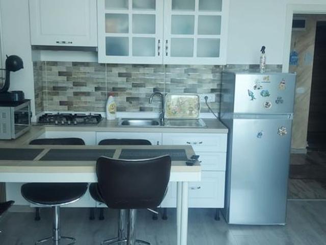 Inchiriez aparatment 2 camera termen lung, in mamaia nord