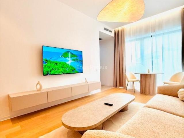 Închiriez apart 2 camere •51 ONE LAKE CLUB Direct Proprietar