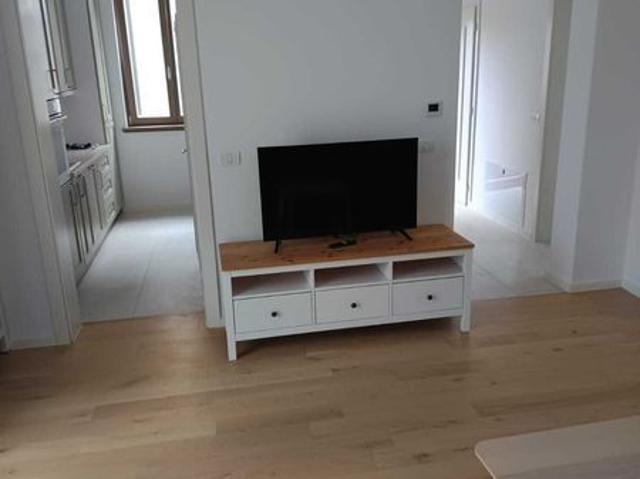 inchiriez apartamanet cu 2 camere Mehala M. Dobosan
