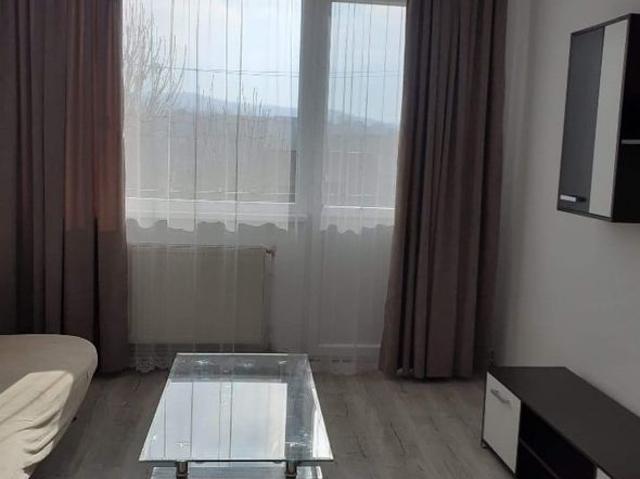 Inchiriez apartament