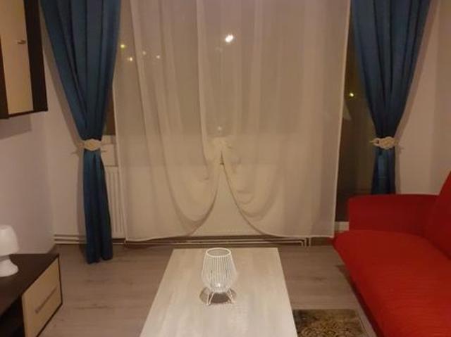 Închiriez apartament